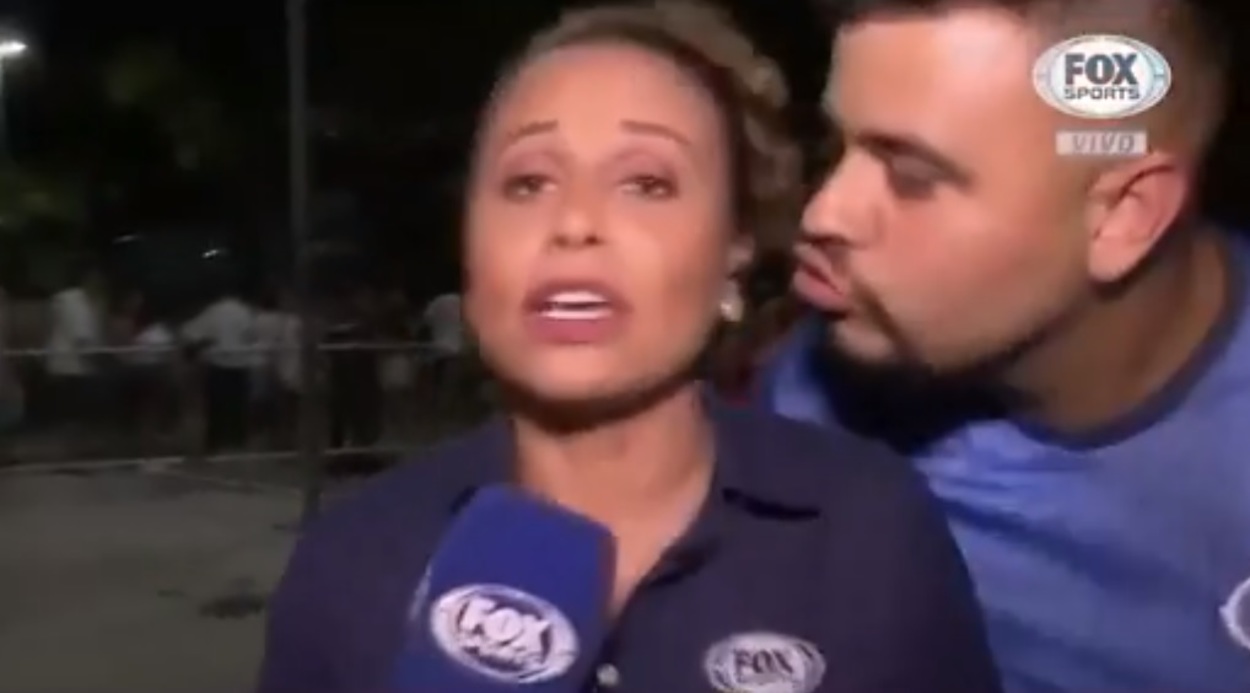 Reporter do Fox Sports foi assediada durante link
