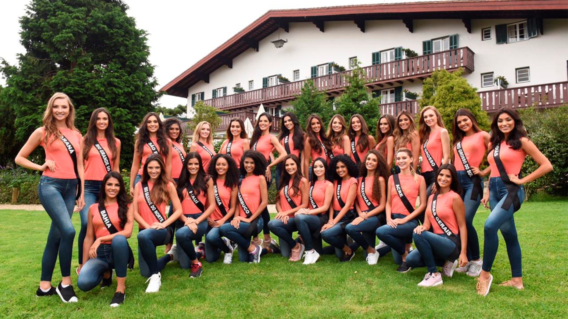 As 27 candidatas que disputam o título de Miss Brasil Be Emotion