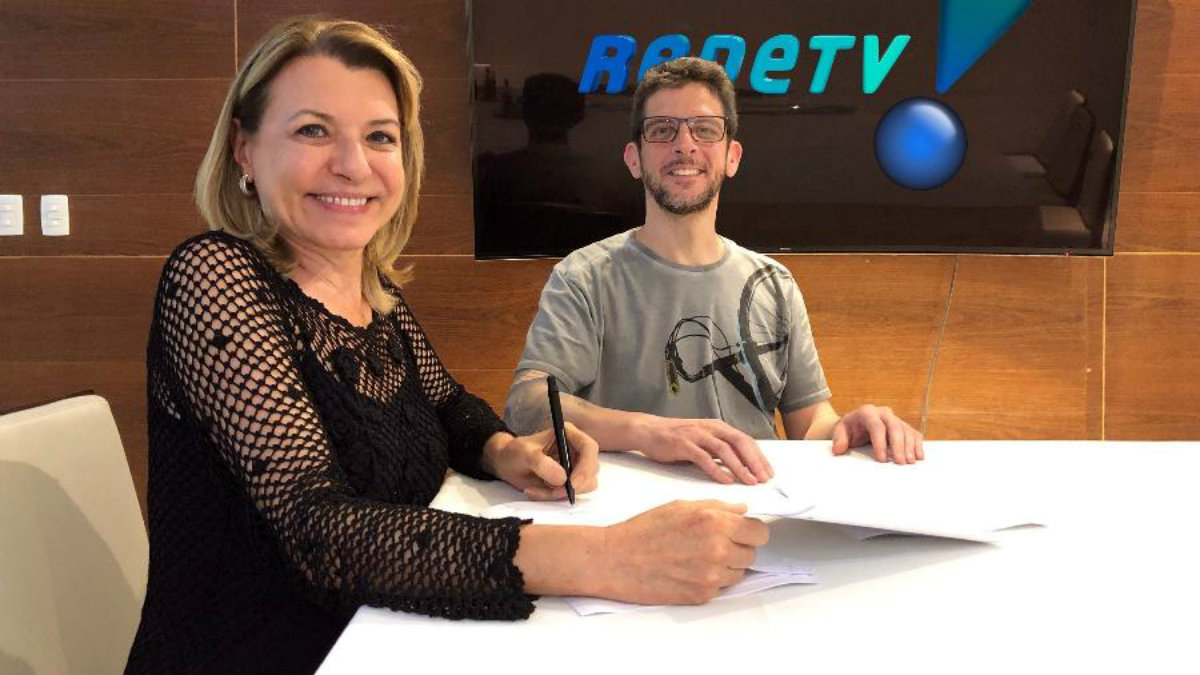 Olga Bongiovanni assina contrato com RedeTV!