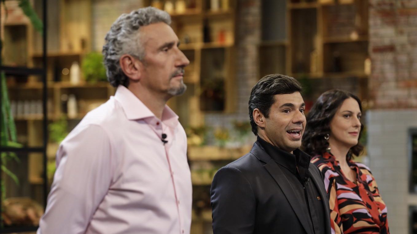 Emmanuel Bassoleil, Felipe Bronze e Ailin Aleixo no primeiro episódio de Top Chef