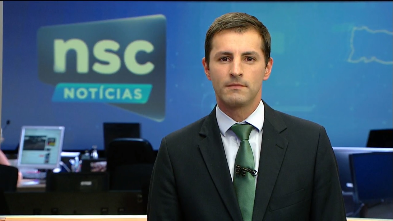 Júlio Ettore, filho de Carlos Nascimento que apresentou o NSC Notícias, informativo regional da TV Globo