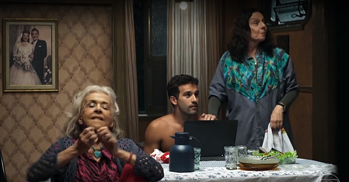 Betty Faria, Bruno Bevan e Rosi Campos em cena de A Dona do Pedaço na Globo (Reprodução: Globoplay)