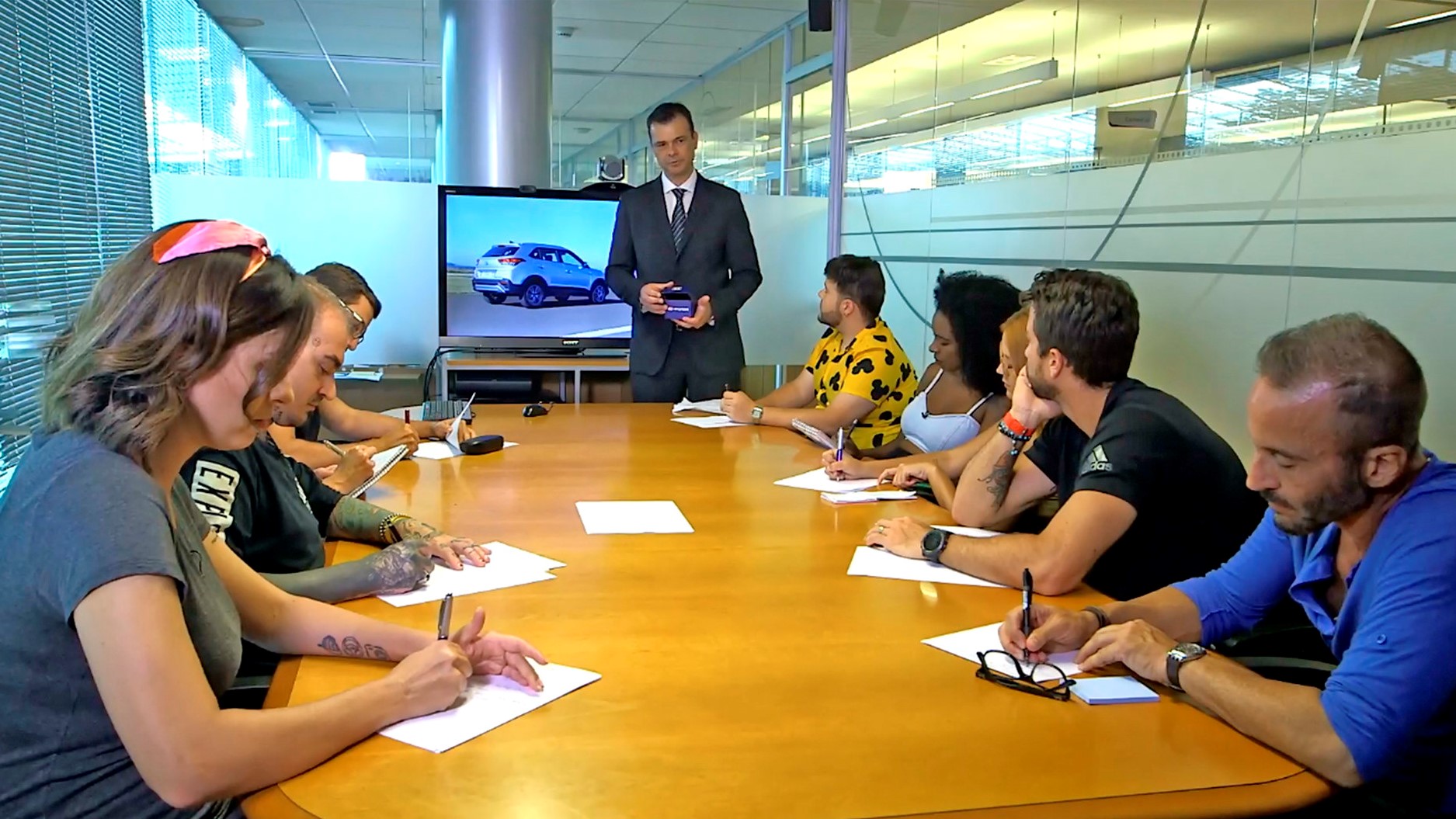 Participantes recebem briefing de Jan Telecki, general manager de marketing da Hyundai do Brasil