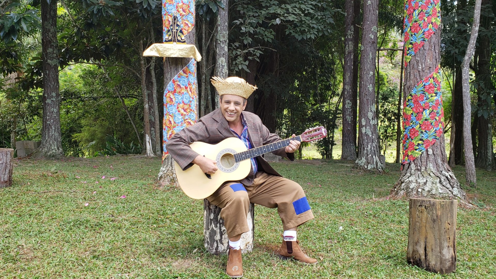 Tonho Prado comanda o humorístico Festa Caipira