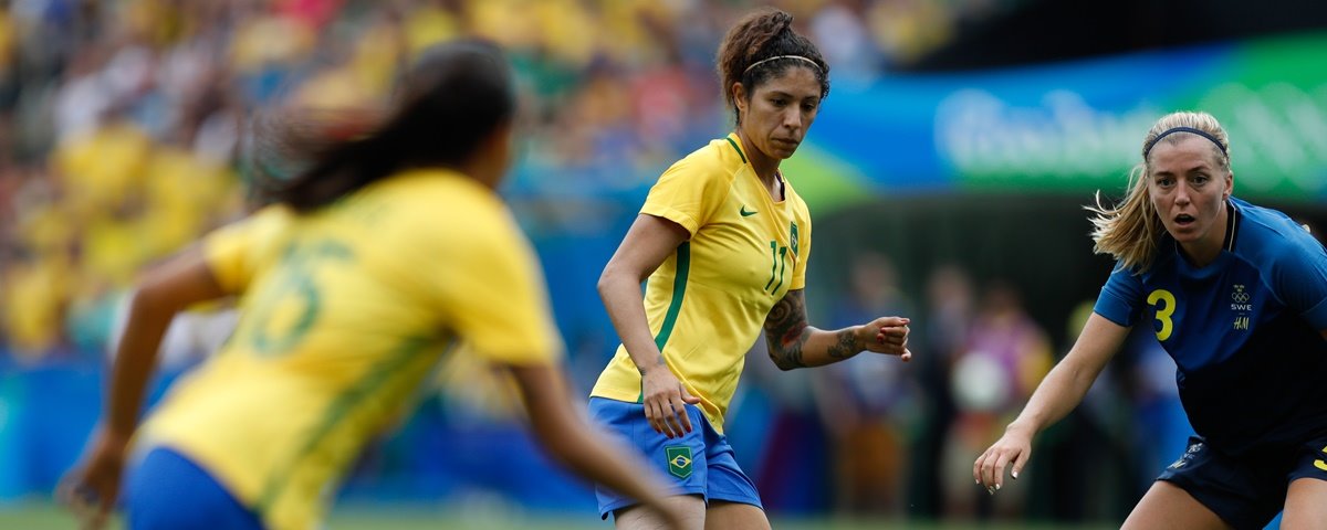 Time brasileiro de futebol feminino em campo (Reprodução)