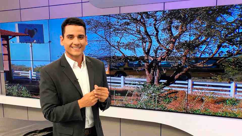 Mateus Borges é repórter da Record TV Itapoan (Reprodução/Record TV Itapoan)
