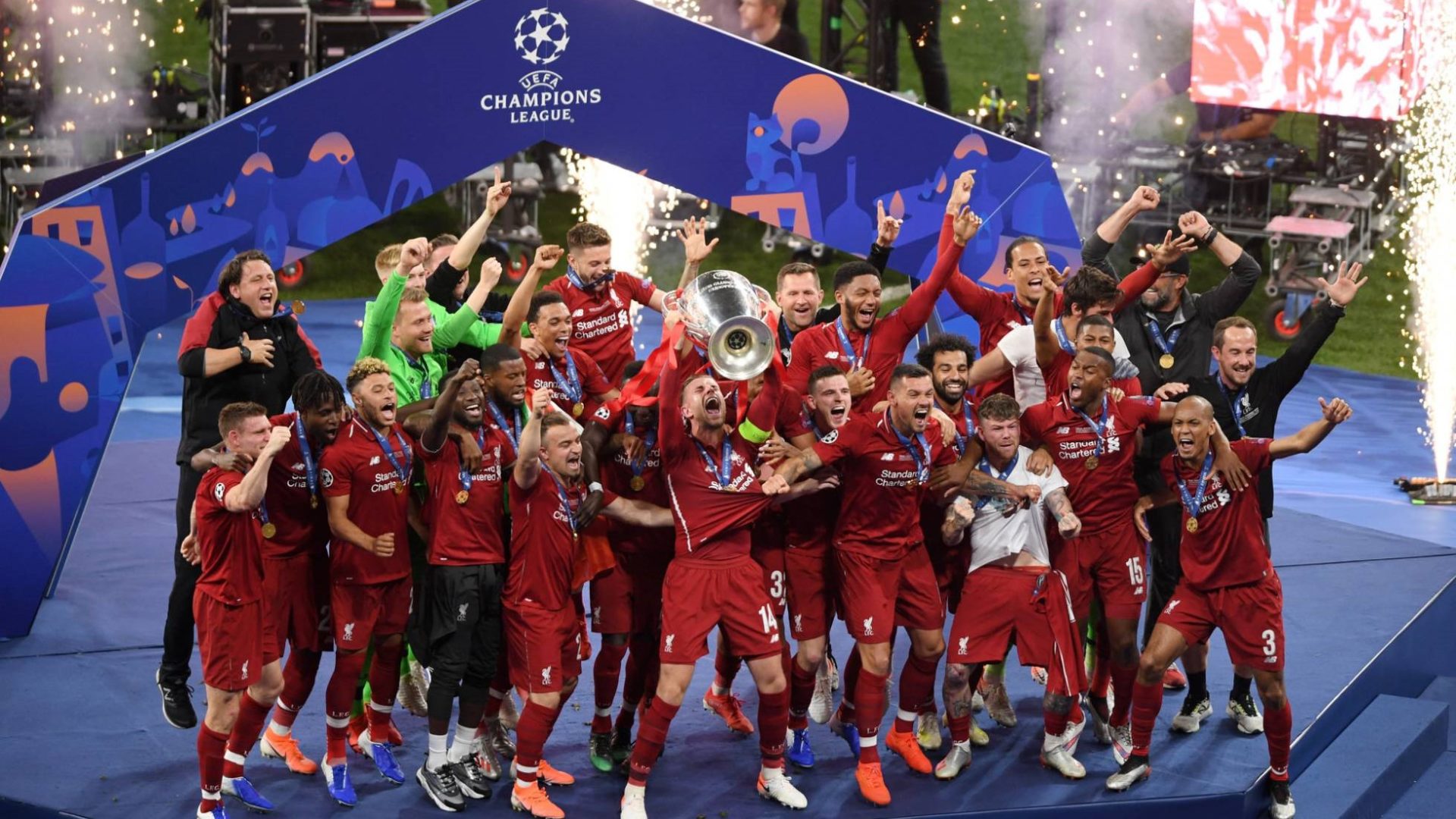 O Liverpool ergueu a taça na final da Champions League