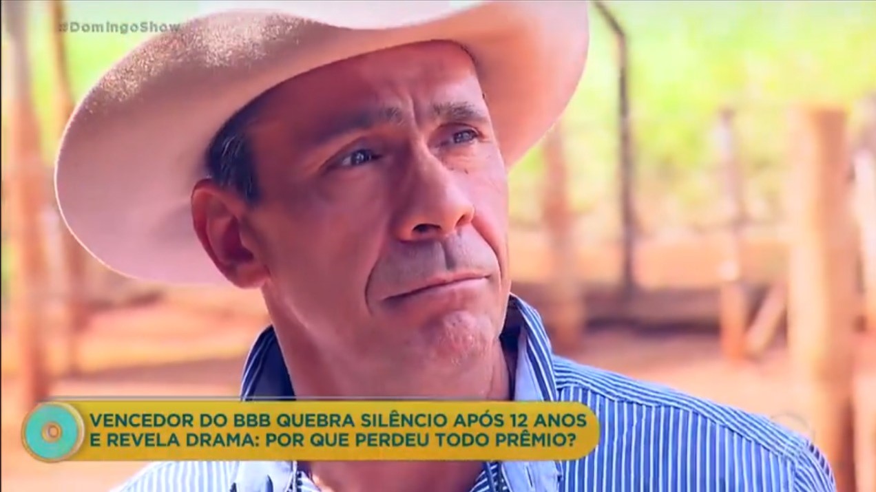Rodrigo Cowboy durante entrevista no Domingo Show