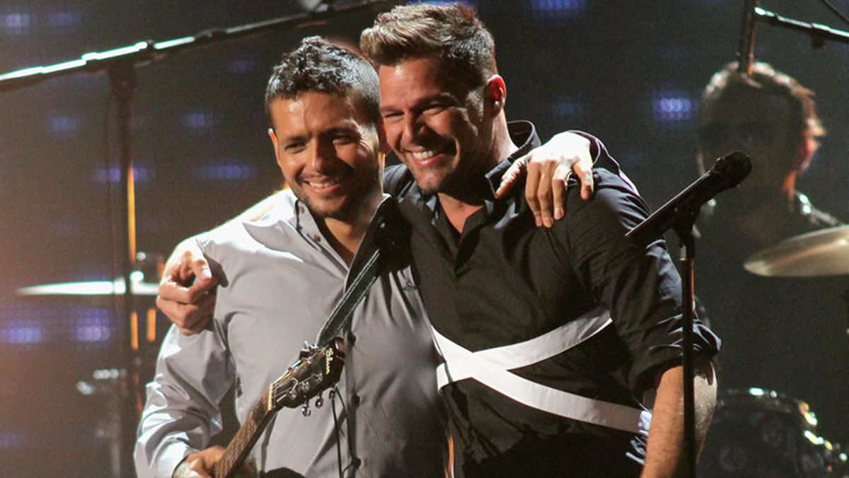 Draco Rosa (o ex-menudo Robby) gravou um videoclipe com a participação de Ricky Martin