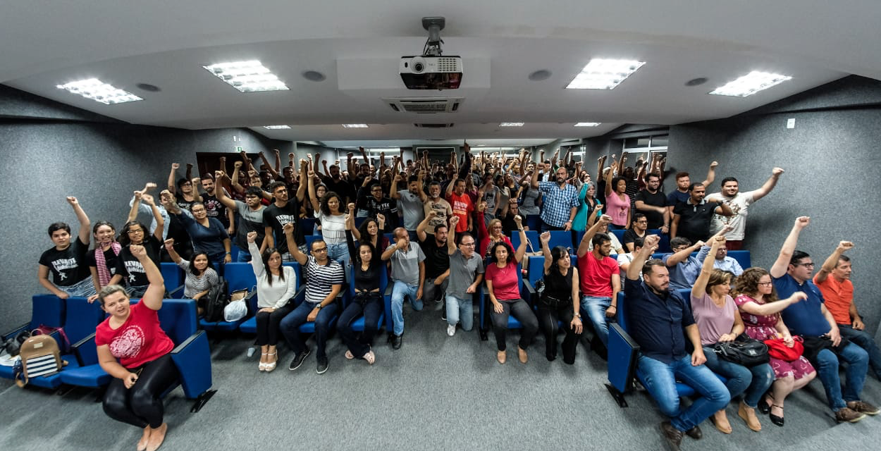 Jornalistas de Alagoas em assembléia que definiu greve no estado