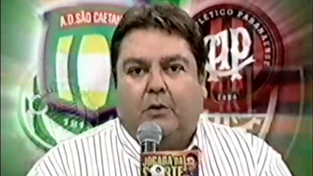 Fausto Silva apresentava o Jogada da Sorte, em 2003: Justiça inocentou Globo de enriquecimento ilícito com os sorteios (Reprodução/Globo/YouTube)