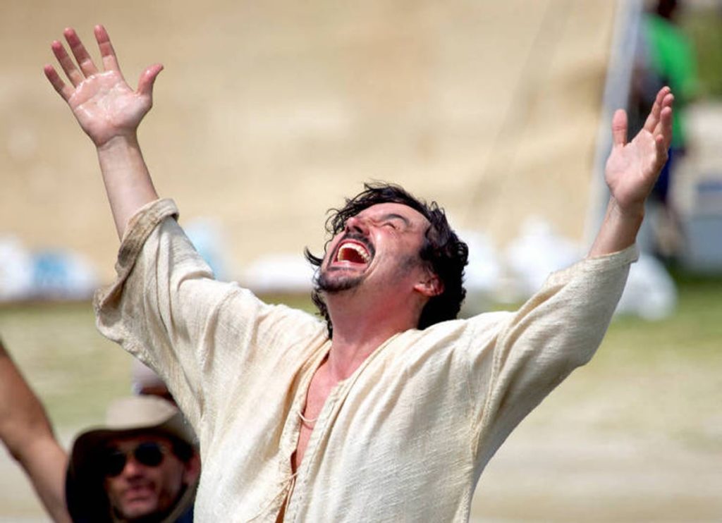 Caio Junqueira abriu a série Milagres de Jesus na Record TV (Reprodução: Record TV)