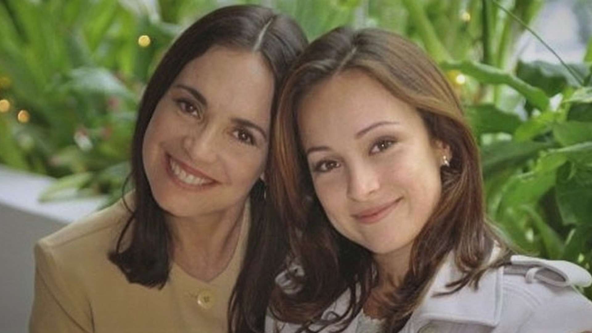 Eduarda (Gabriela Duarte) e Helena (Regina Duarte)