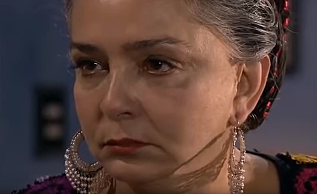 Maria defende Cíntia de ofensas de Rosaura (Reprodução: Televisa S.A)