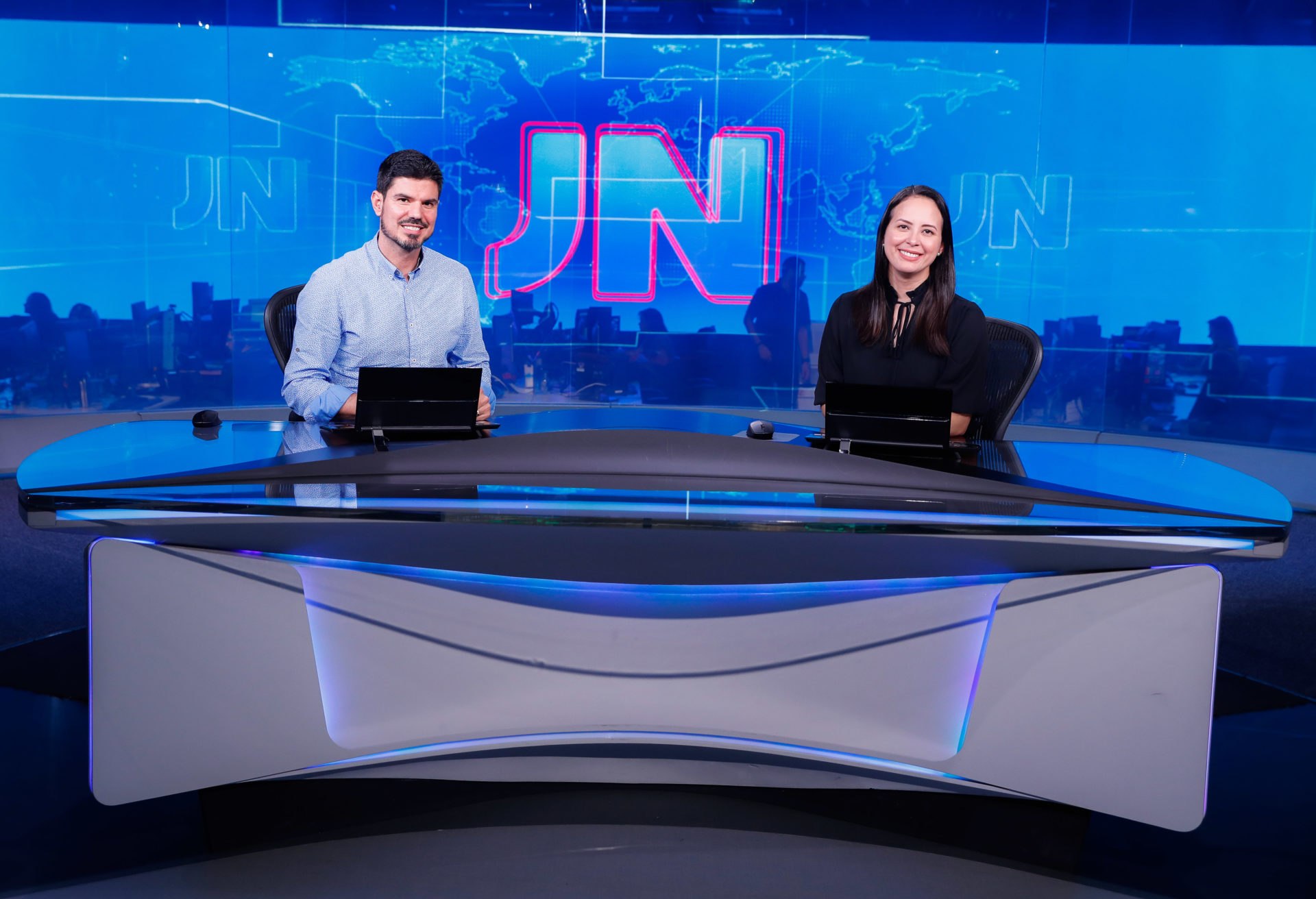 Fabian Londero e Aline Ferreira apresentam o Jornal Nacional neste sábado (12)