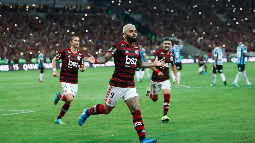 Gabigol comemora gol pelo Flamengo contra o Grêmio