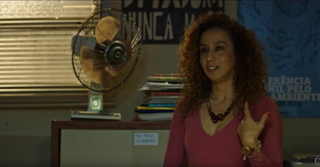 Talita Carauta interpreta uma professora em Segunda Chamada (Reprodução: Globo)
