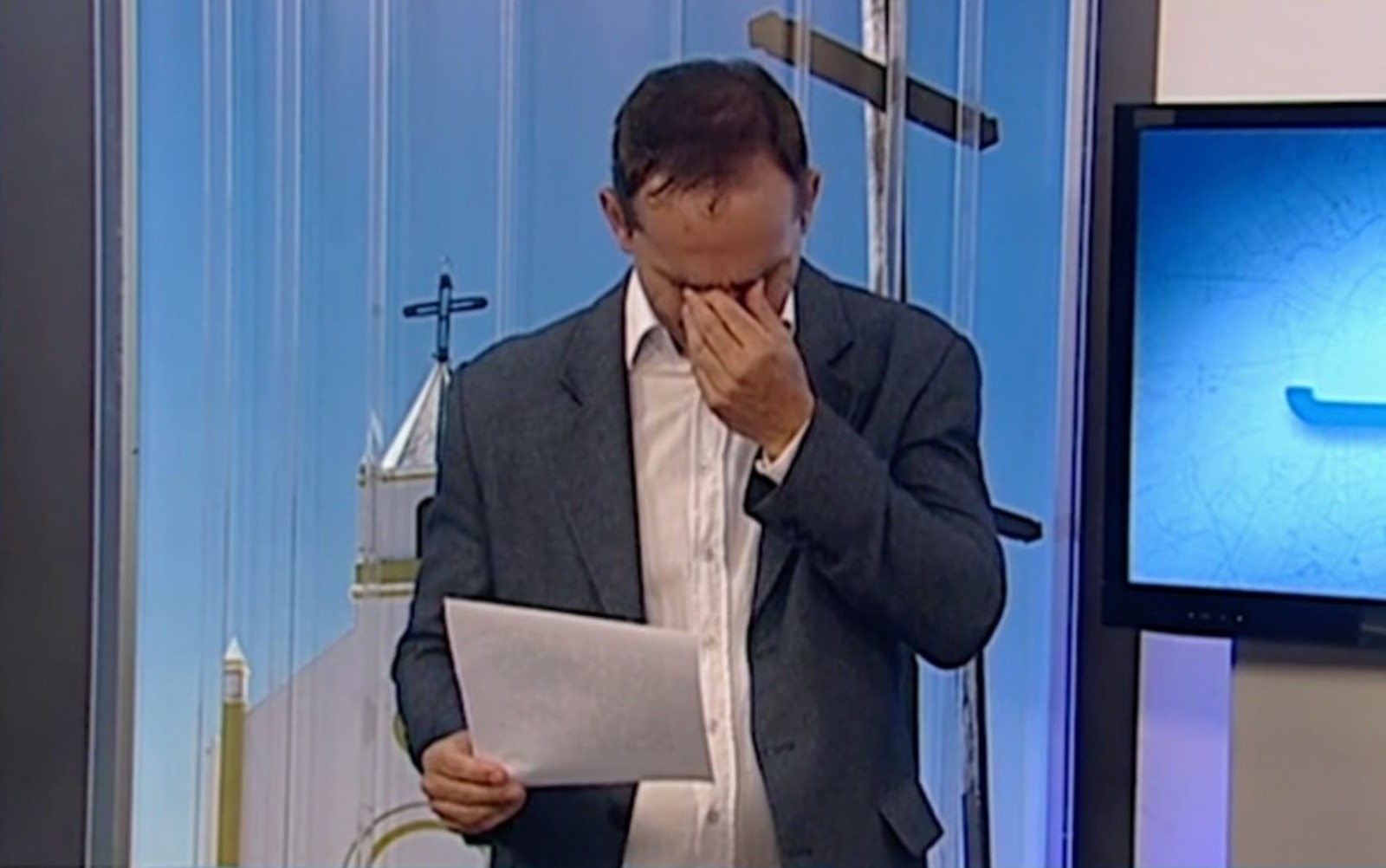 Alaor Rodovalho se emocionou ao vivo na TV Anhanguera (Reprodução / TV Anhanguera)