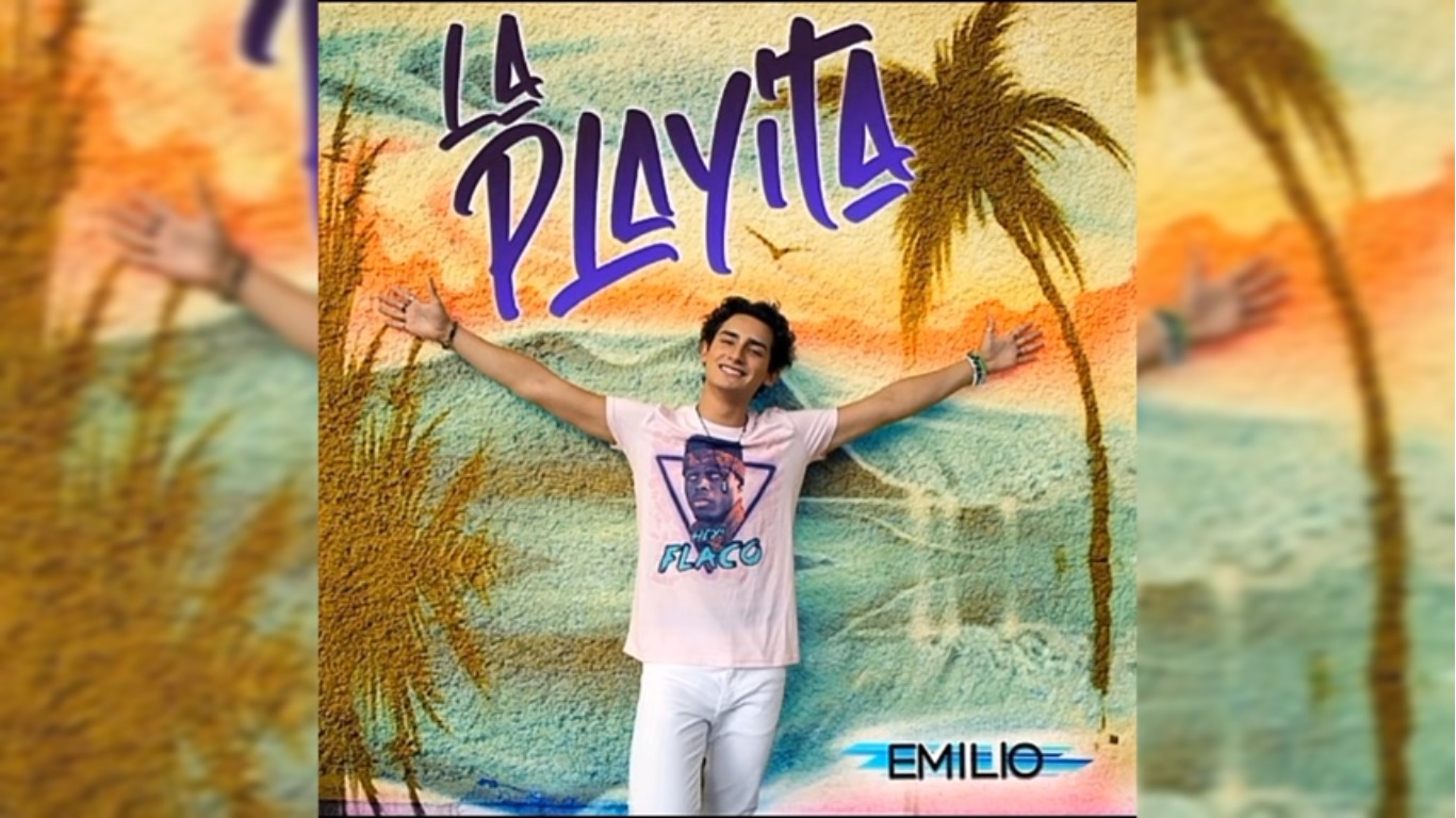 Emilio Osorio na divulgação de seu novo hit, La Playita (Reprodução / YouTube)