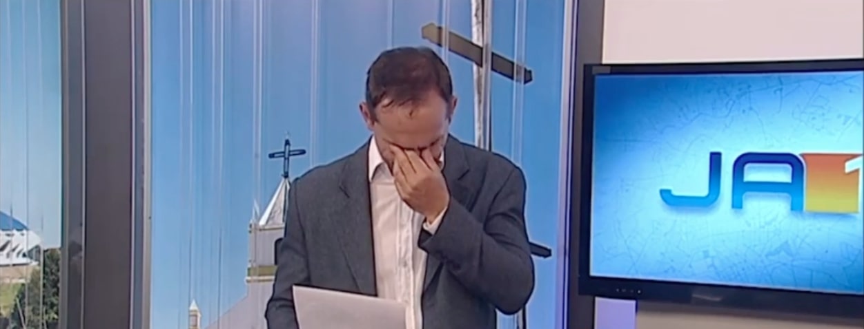 Alaor Rodovalho: apresentador da Globo de Goiás chora ao ler carta de criança para Papai Noel (Reprodução/TV Anhanguera)