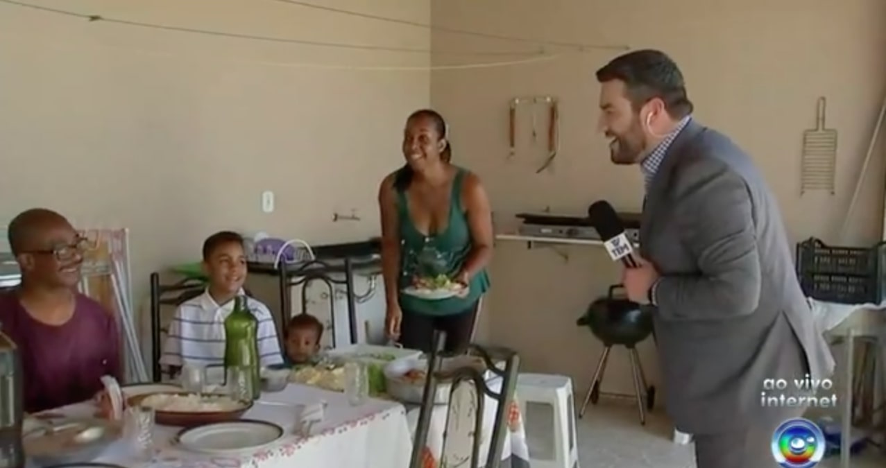 Thiago Ariosi, do TEM Notícias: apresentador da Globo saiu do estúdio e foi almoçar com família que assiste jornal local (Reprodução/TV TEM/Globo)
