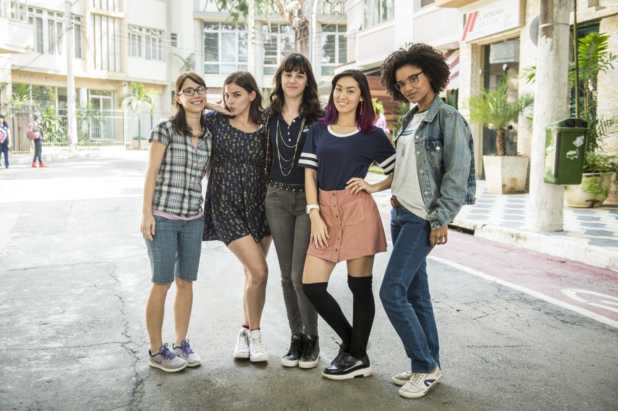 Lica (Manoela Aliperti), Tina (Ana Hikari), Keyla (Gabriela Medvedovski), Benê (Daphne Bozaski) e Ellen (Heslaine Vieira) em As Five (Divulgação)