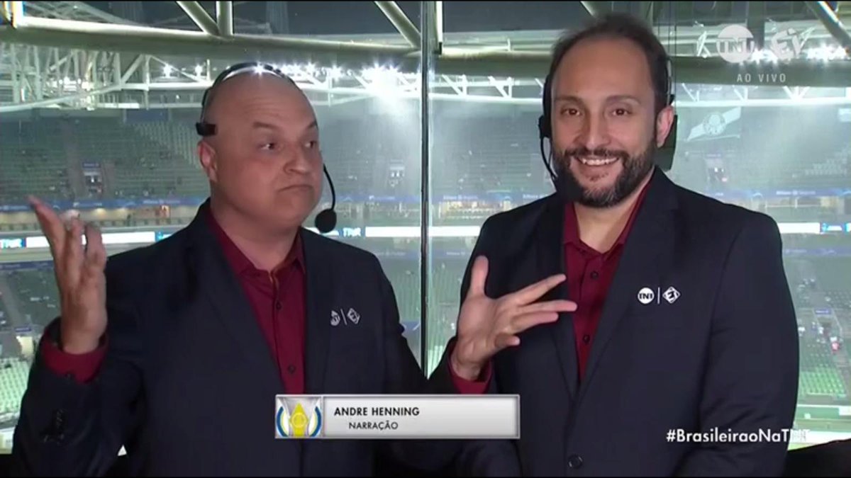 André Henning e Vitor Sérgio Rodrigues, em transmissão do Campeonato Brasileiro na TNT: Turner pode deixar Oi TV em fevereiro (Reprodução/TNT)