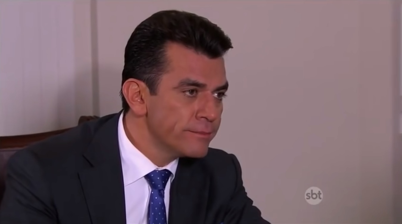 Jorge Salinas como Fernando em Meu Coração é Teu (Reprodução / YouTube)