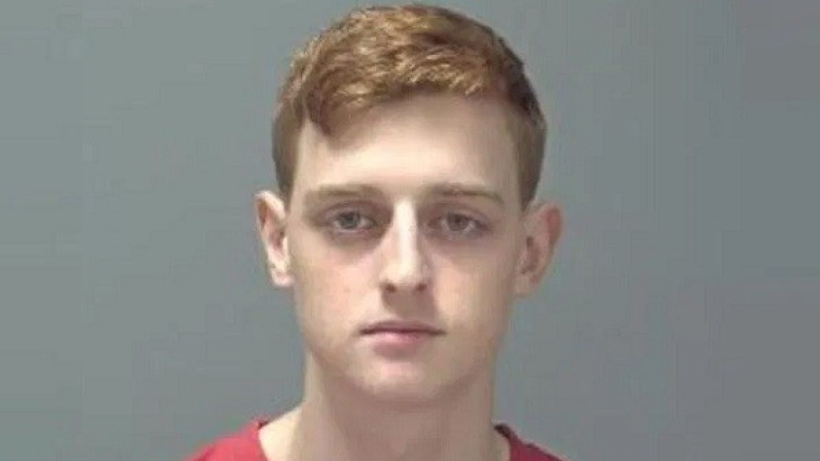 Jacob Young, 18 anos, foi preso por estupro na Inglaterra (Polícia de Suffolk)