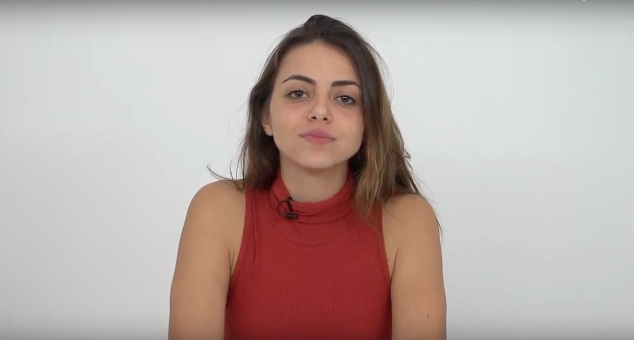 Caroline Queiroz, irmã de Camila Queiroz, em vídeo durante curso de interpretação: jovem fez teste para a próxima Malhação (Reprodução/YouTube)
