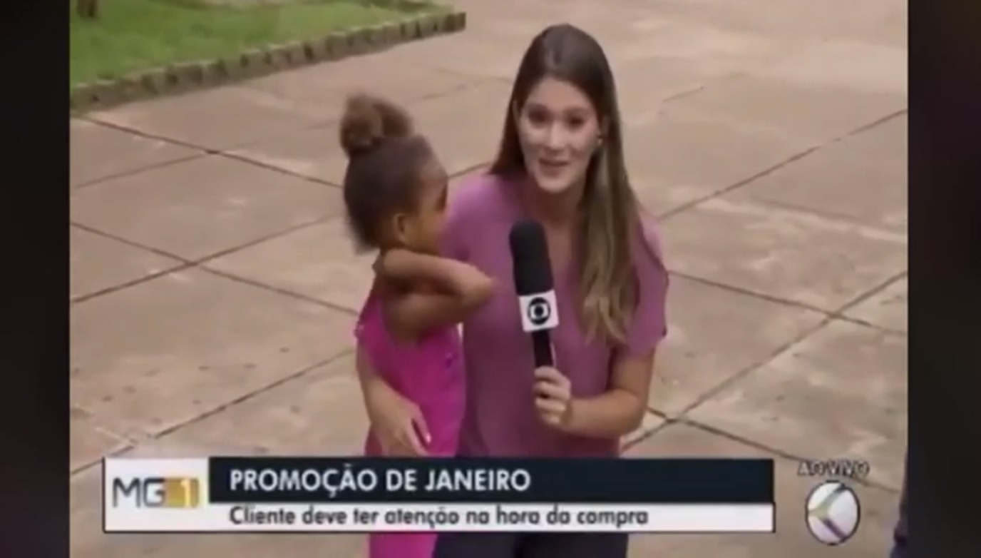 Marcela Mesquita, repórter da TV Integração, afiliada da TV Globo, interrompe link após momento de fofura no MG1