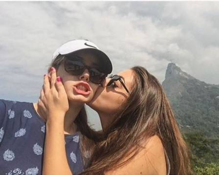 Camila Queiroz e Caroline Queiroz juntas no Rio de Janeiro (Reprodução/Instagram)