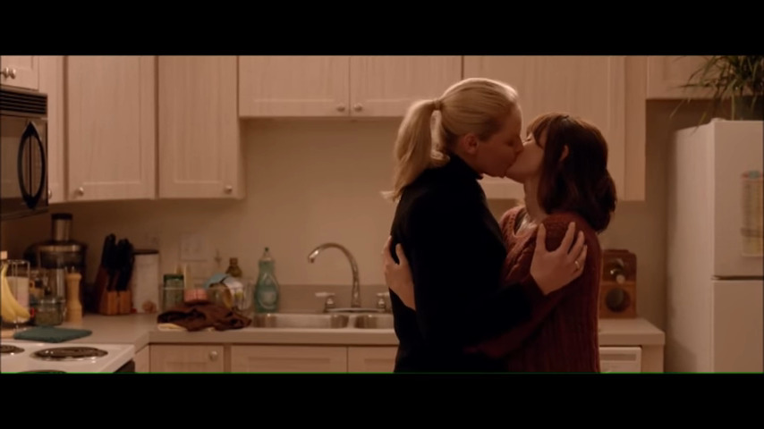 Beijo lésbico no filme Jenny Vai Casar