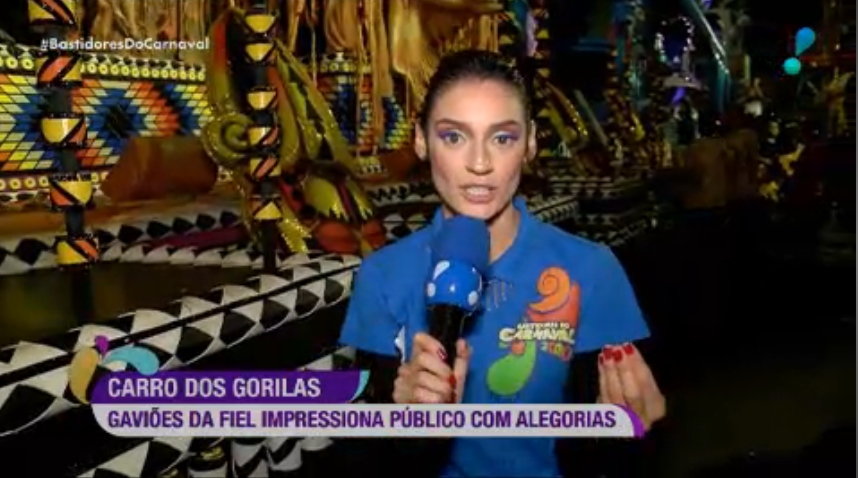 Fernanda Siccherolli durante a cobertura do Bastidores do Carnaval 2020 (Reprodução: RedeTV!)