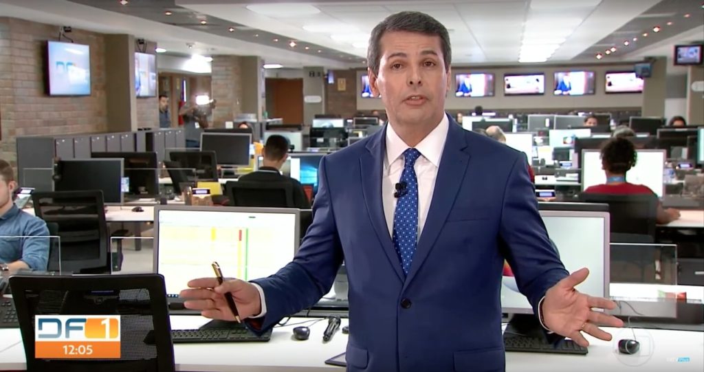 Fábio William mostrando nova redação da Globo em Brasília (Reprodução)