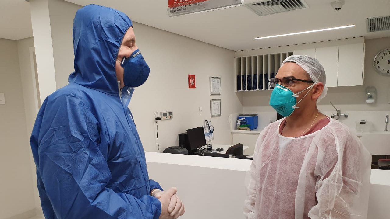 Roberto Cabrini apresenta Conexão Repórter especial sobre o novo coronavírus