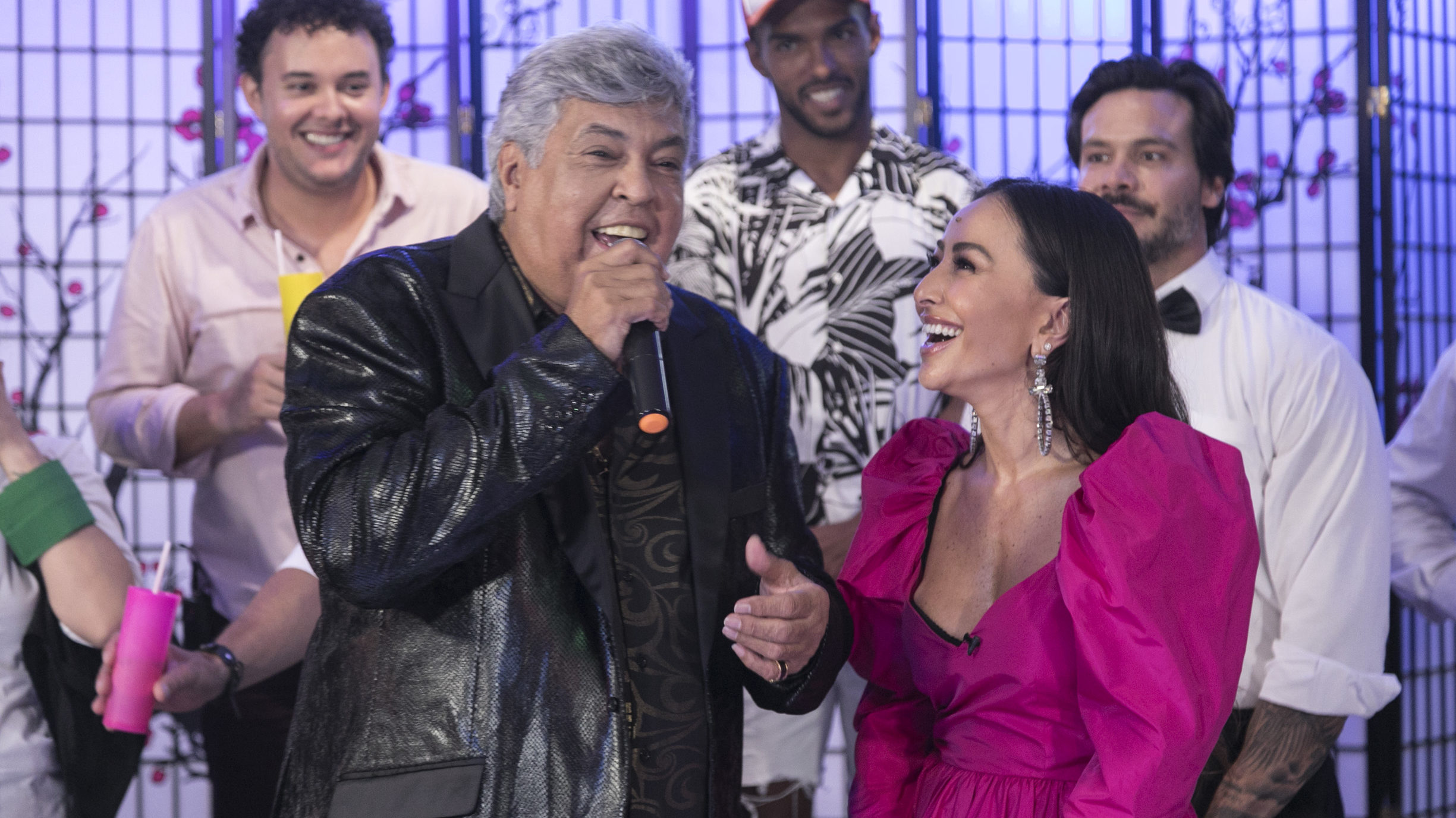 Sabrina Sato recebe Sidney Magal em seu Domingo Show (Antonio Chahestian / Record TV)