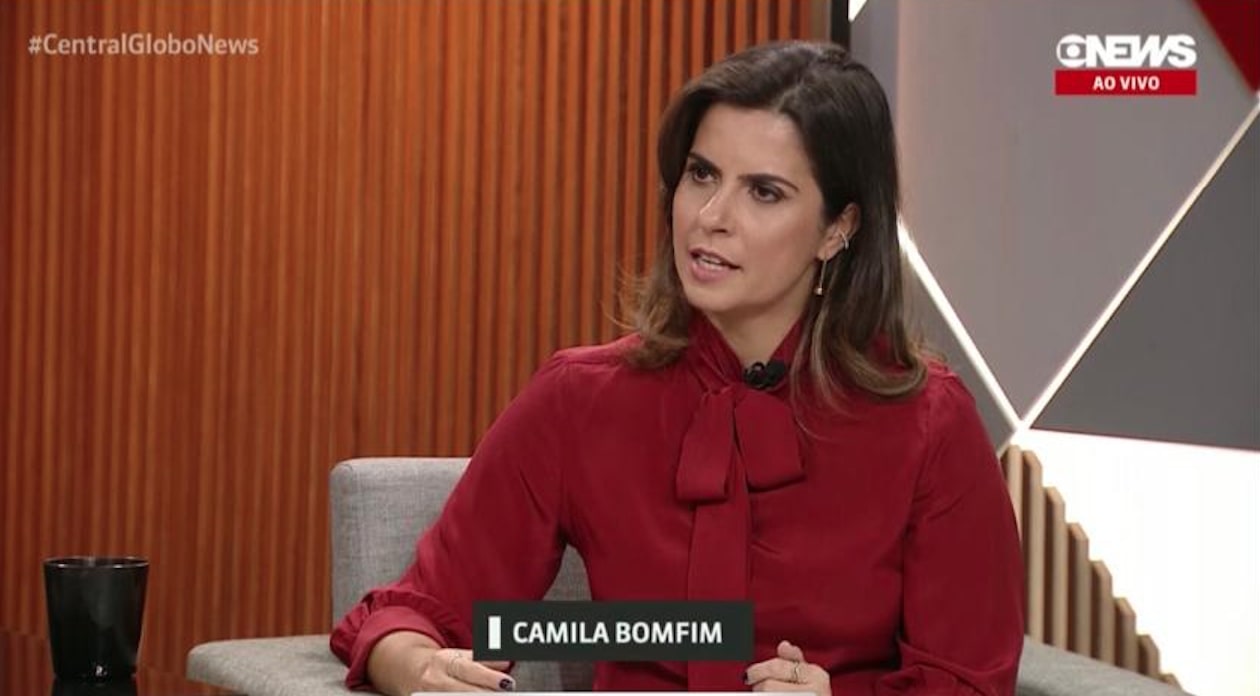 Camila Bomfim apresentando a Central GloboNews: programa marcou o seu recorde desde novembro de 2019 (Reprodução/Globo News)