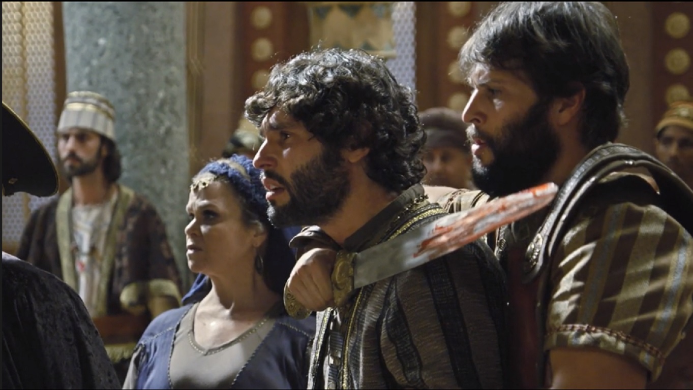 Asher (Dudu Azevedo) sendo feito refém por Rabe-Sáris (Gustavo Leão) em O Rico e Lázaro