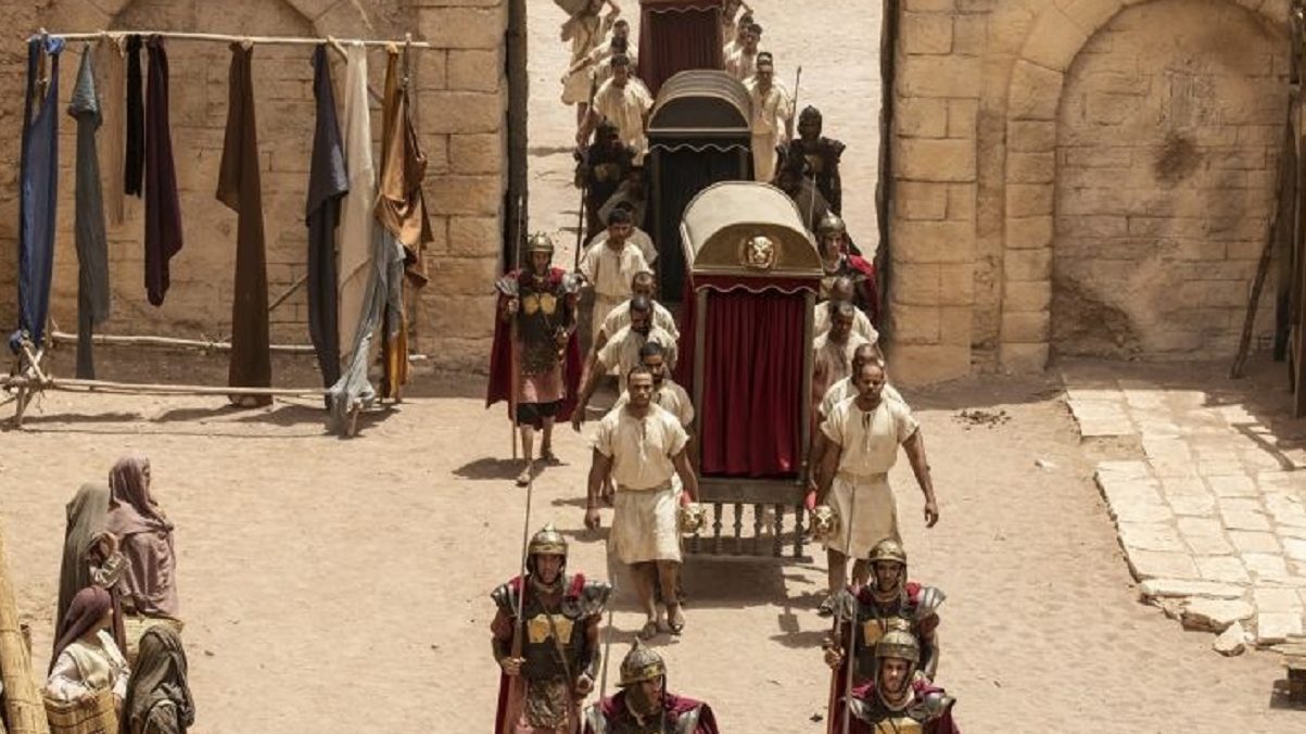 Pôncio Pilatos chegando a Jerusalém com sua comitiva em Jesus