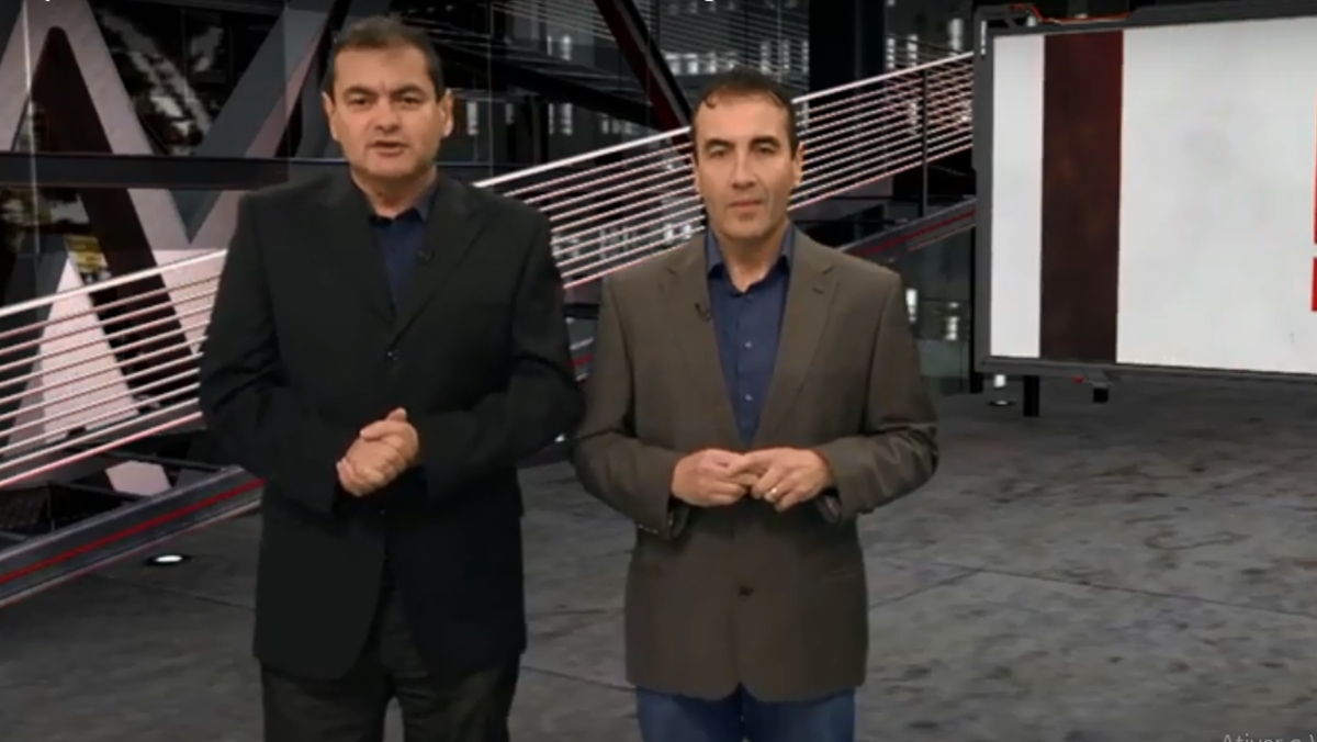 Roberto Figueroa e Marco Alfaro apresentam o RAW no SBT (Reprodução: YouTube)
