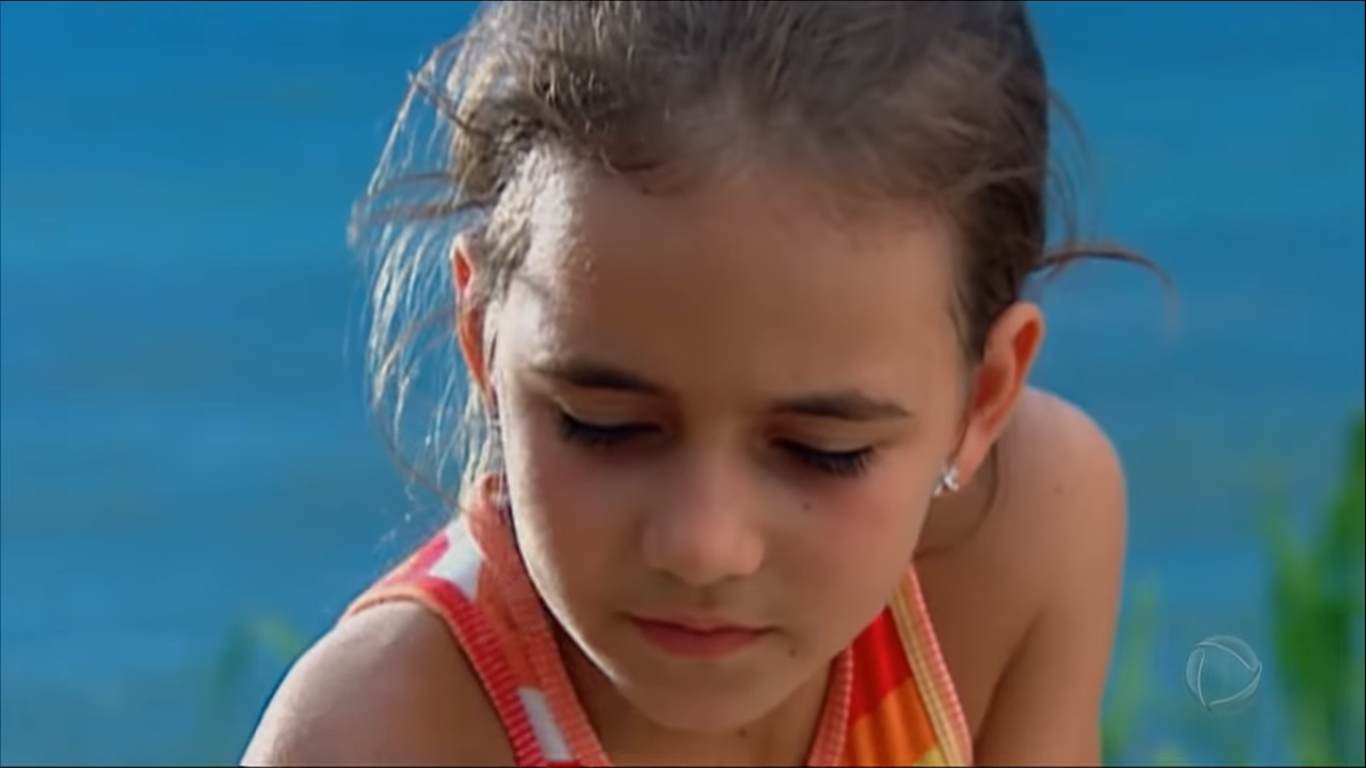 Shaila Arseni como Clara em Caminhos do Coração (Reprodução / YouTube)