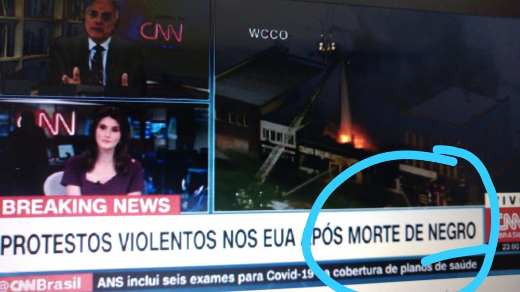 Tarja com texto racista da CNN Brasil