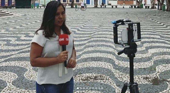 Luciene Kaxinawa, da CNN Brasil, com poucos recursos para cobrir a crise