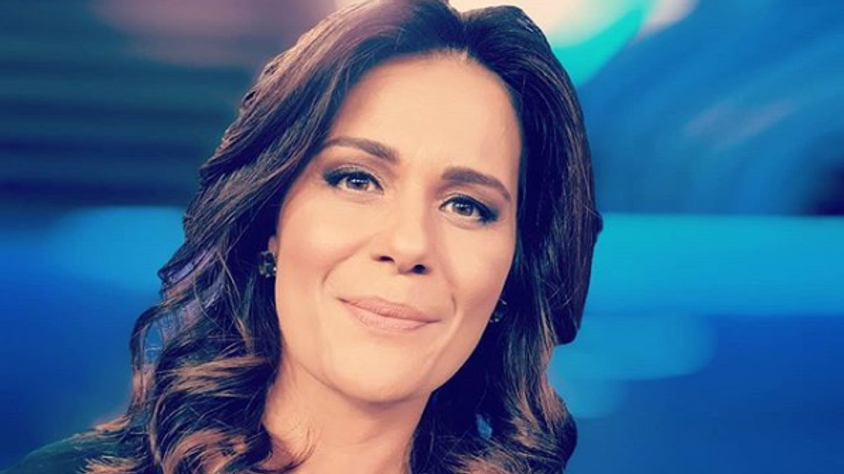 Jornalista Adriana Araújo