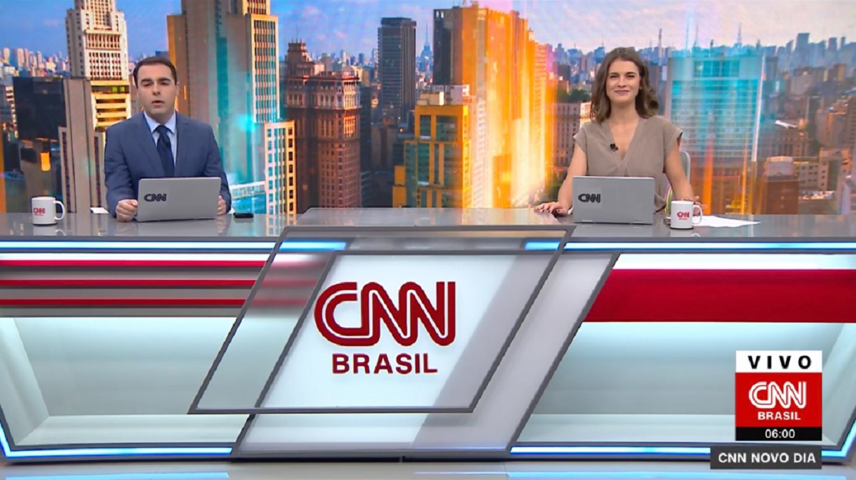 Rafael Colombo e Elisa Veek, no comando do CNN Novo Dia