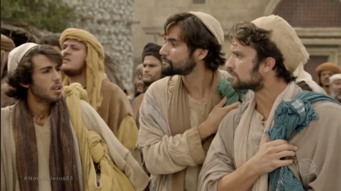 Judá (Rafael Awi), Simas (André Rosa) e José (Marcel Giubilei) em Jesus
