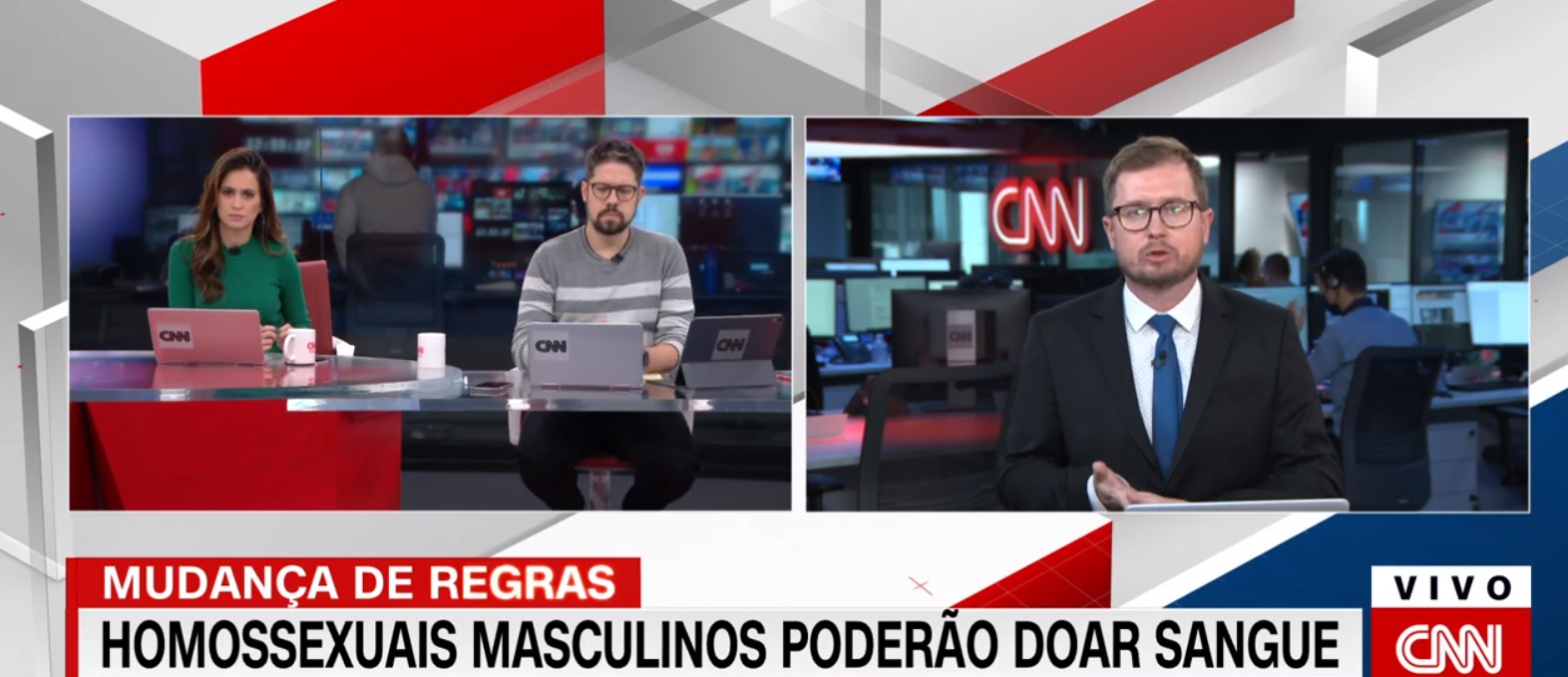 Leandro Narloch, comentarista da CNN Brasil, com Marcela Rahal e Phelipe Siani, apresentadores do Live CNN Brasil
