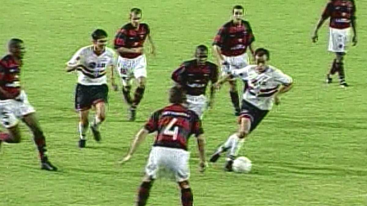 Flamengo e São Paulo se enfrentam em campo