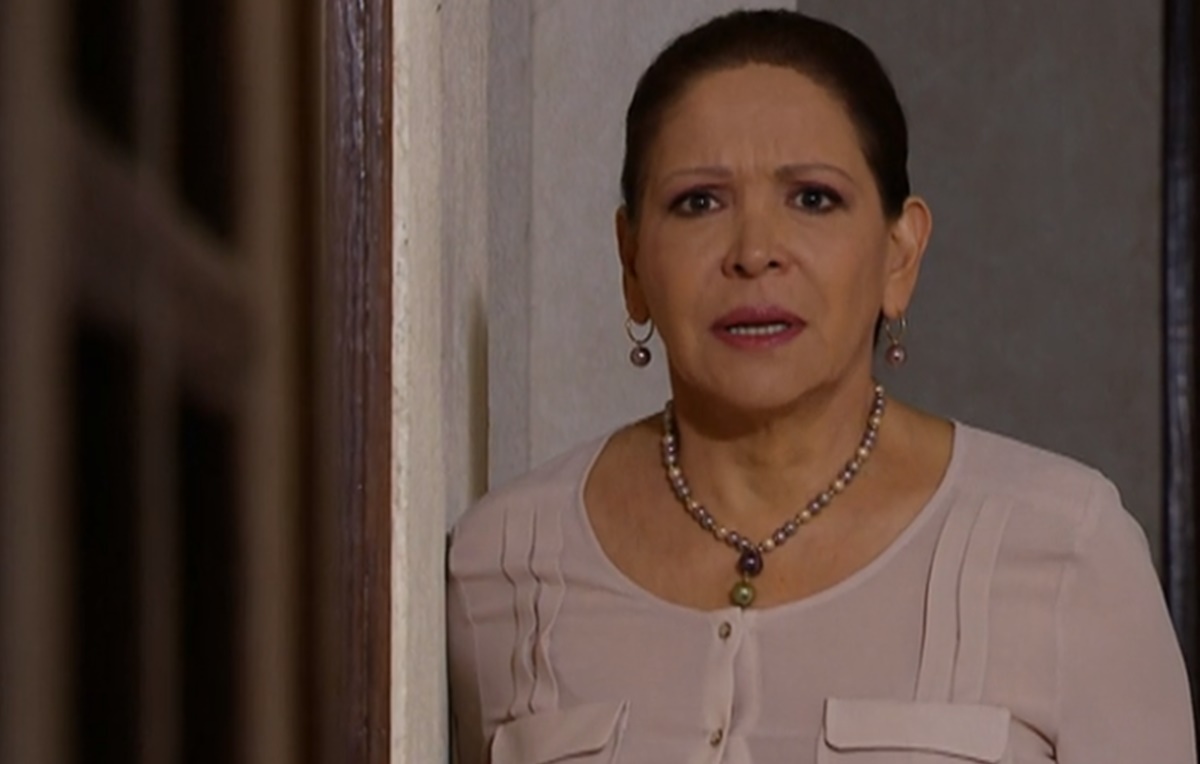 Ana Bertha Espín interpreta Rosário em O Que a Vida me Roubou (Reprodução: Televisa S.A.)